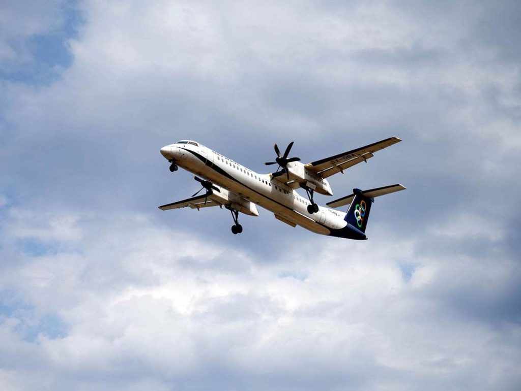 Navigating Flights to Santorini: Insider Tips for Securing Your Ideal Trip