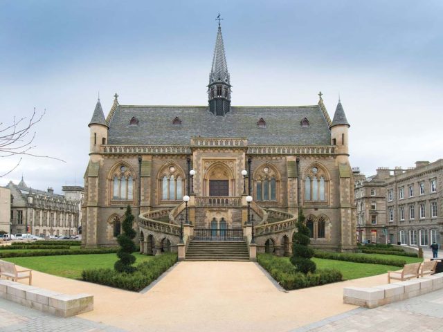 Exploring Dundee: Uncovering the Main Attractions and Landmark Buildings